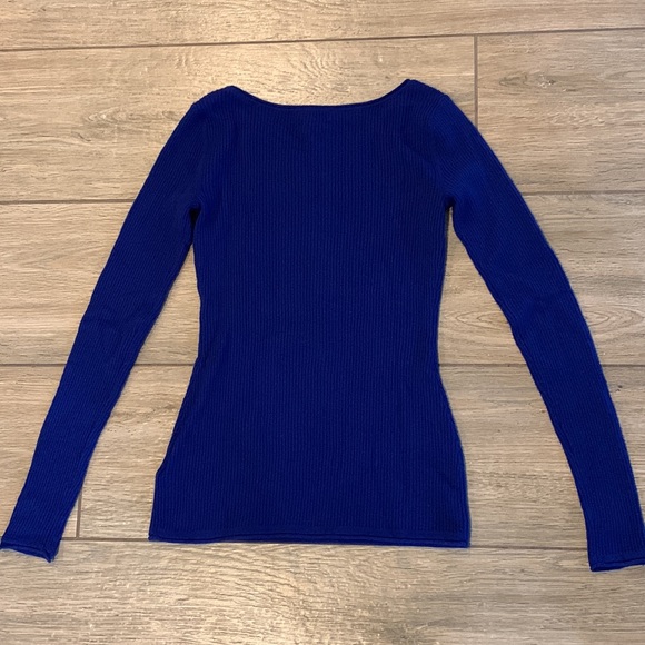 Express Sweater - Picture 5 of 5